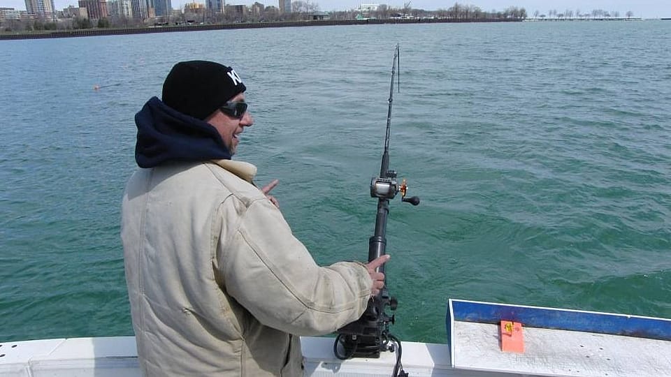 3Hour Milwaukee Fishing Charter in 33' Wellcraft Coastal Outguided