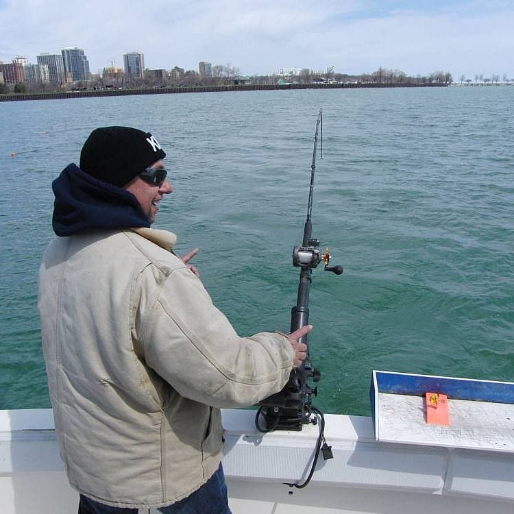 8Hour Milwaukee Fishing Charter in 33' Wellcraft Coastal Outguided