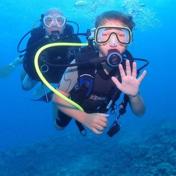 Two tank Oahu dive with no gear rental Outguided