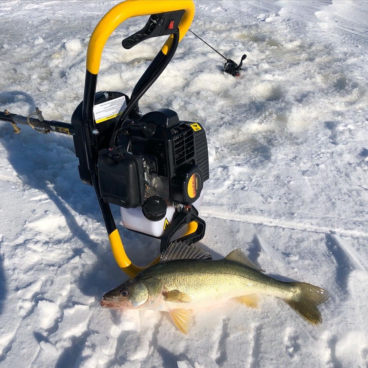 Full Day All Inclusive Ice Fishing On Lake Winnipeg Outguided   Image3 77164be0 9405 11ec 8815 B5ad92a438ec 29f187efaf 